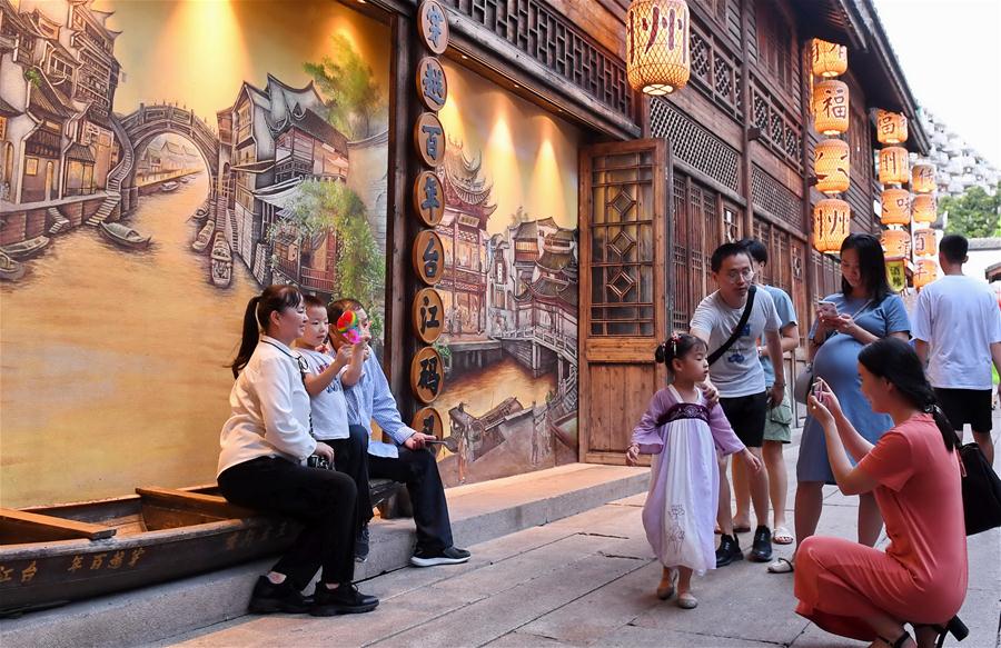 China Sees 105 Mln Tourists During Mid-Autumn Festival Holid